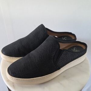 Sofft Black Textured Leather Slip-On Loafers Size 9.5